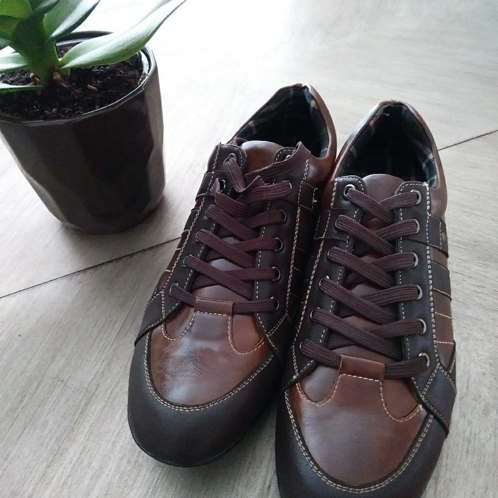 Brand NEW !Men UV Signature Shoes size 12m